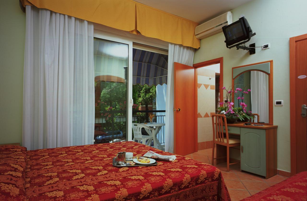 Mondial Hotel Cervia Bagian luar foto