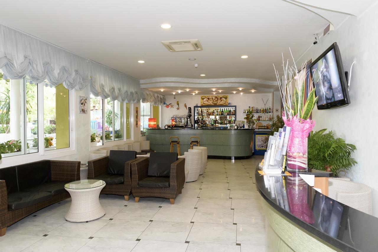 Mondial Hotel Cervia Bagian luar foto