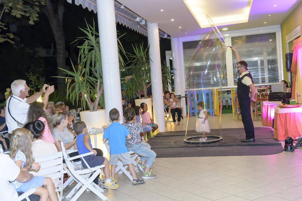 Mondial Hotel Cervia Bagian luar foto