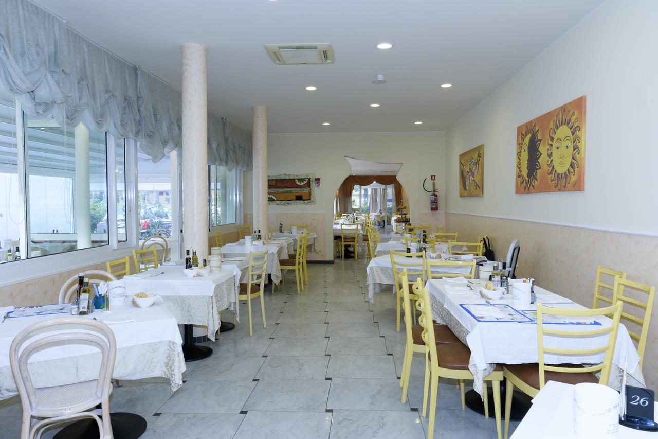 Mondial Hotel Cervia Bagian luar foto