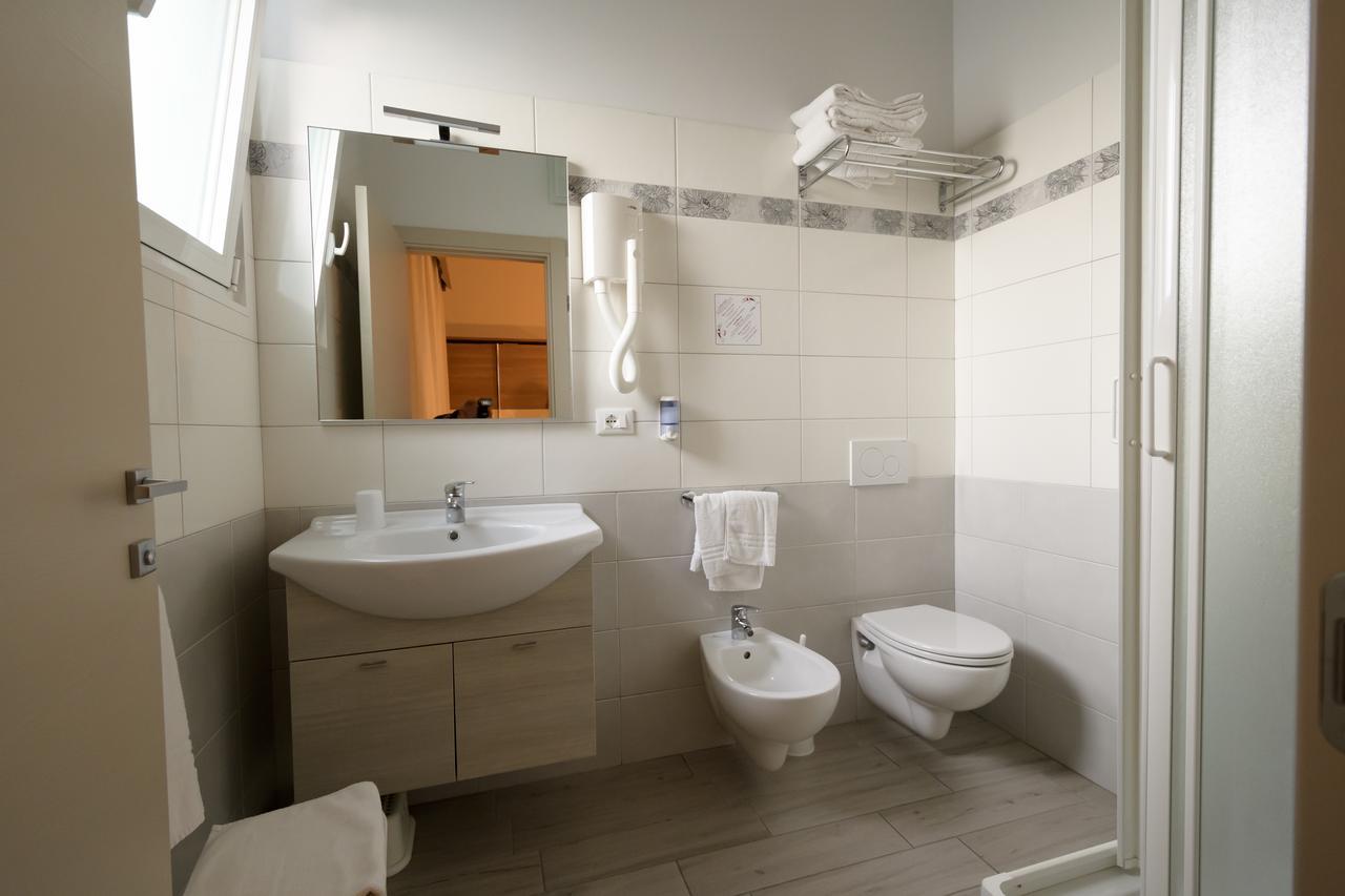 Mondial Hotel Cervia Bagian luar foto