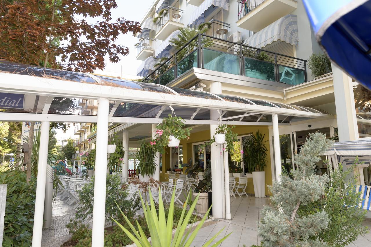 Mondial Hotel Cervia Bagian luar foto