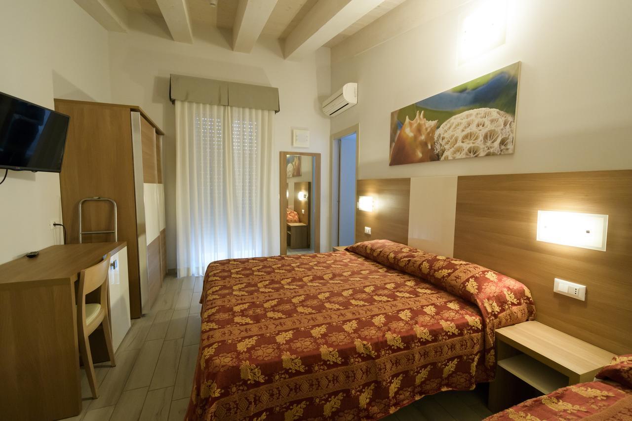 Mondial Hotel Cervia Bagian luar foto
