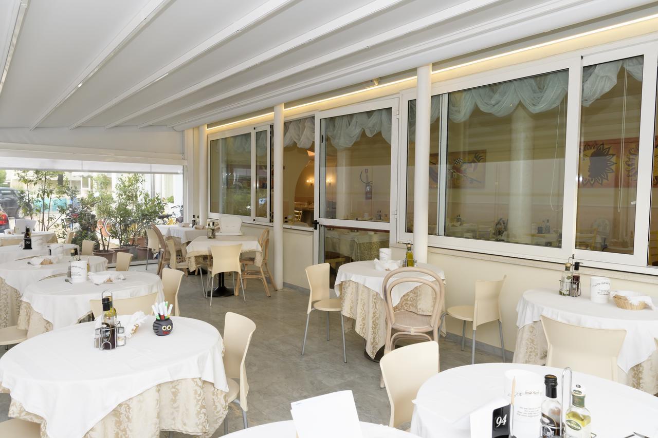 Mondial Hotel Cervia Bagian luar foto