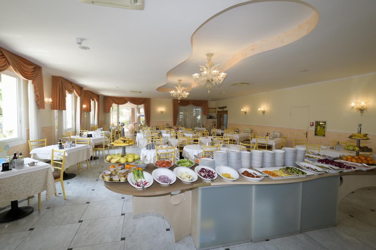 Mondial Hotel Cervia Bagian luar foto